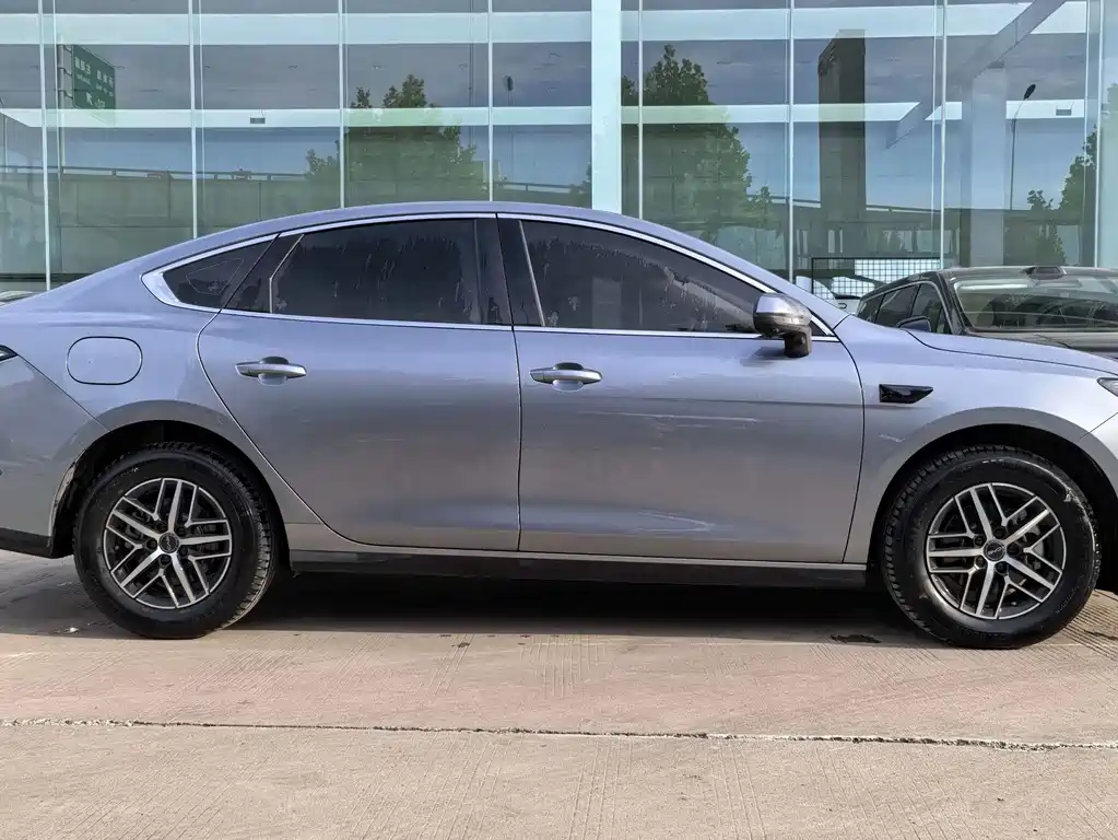 BYD Seal 05 DM-i 2025 — фото 3