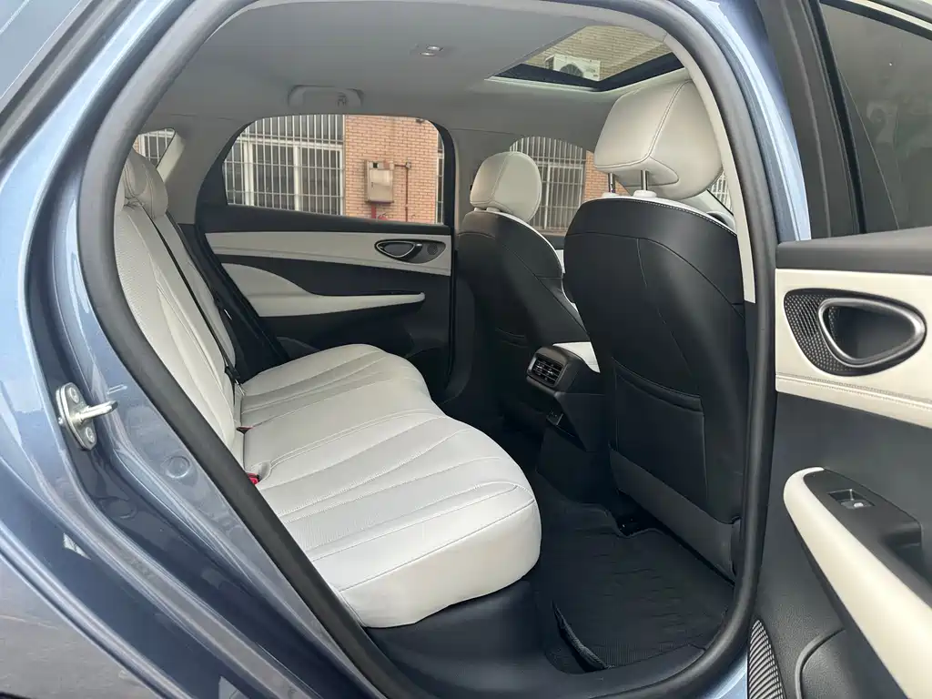BYD Seal 05 DM-i 2025 — фото 13