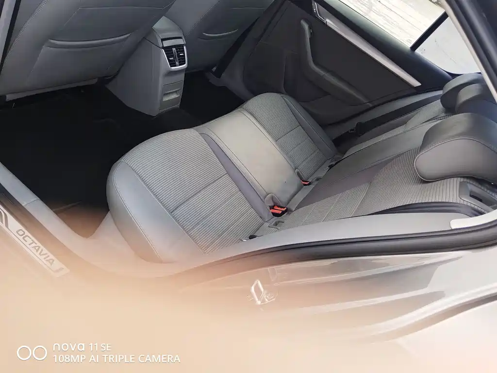 Skoda Octavia 2015 — фото 9