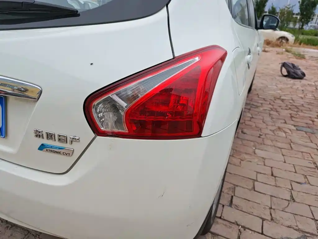 Nissan Tiida 2015 — фото 8