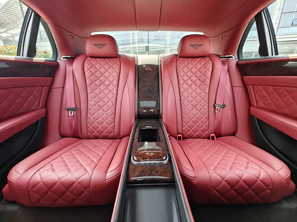 Bentley Flying Spur 2019 — фото 18