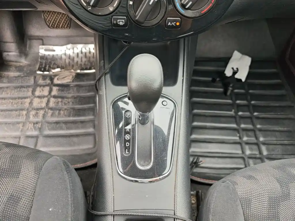 Nissan Tiida 2015 — фото 14