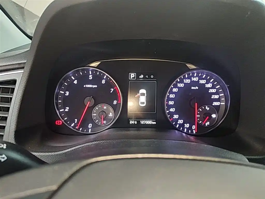 Hyundai Elantra 2016 — фото 12