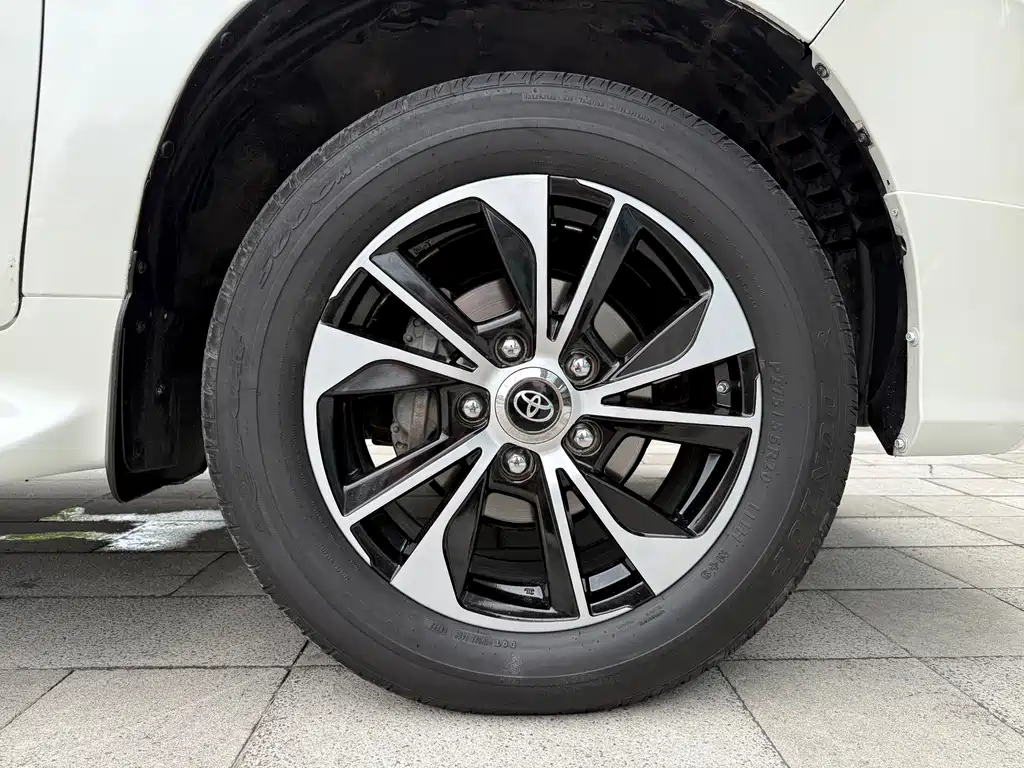 Toyota Land Cruiser 2018 — фото 18