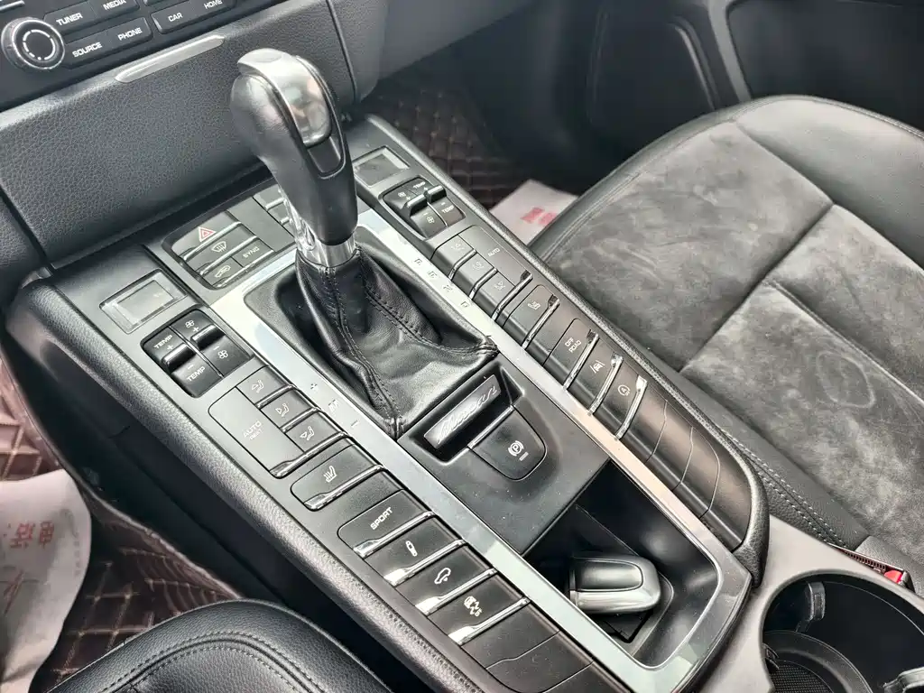 Porsche Macan 2017 — фото 8