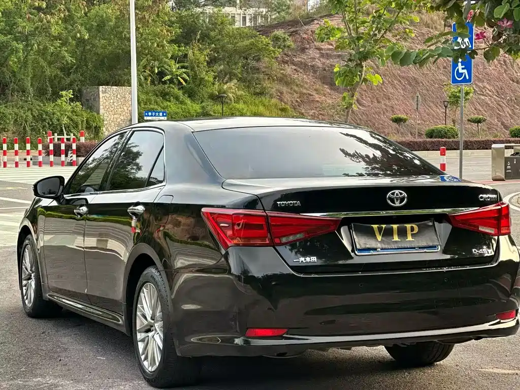 Toyota Crown 2017 — фото 9