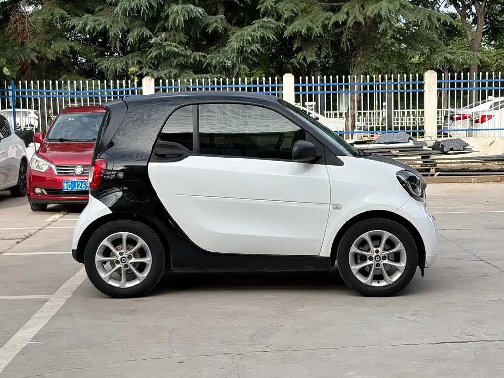 smart Fortwo 2016 — фото 15