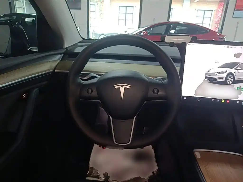 Tesla Model Y 2023 — фото 11
