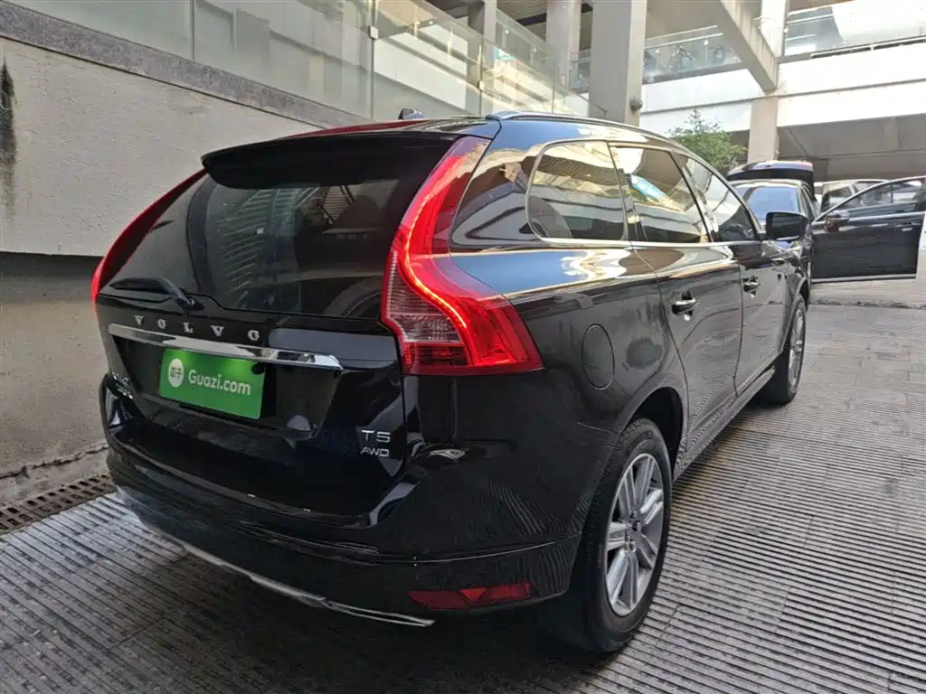 Volvo XC60 2018 — фото 7