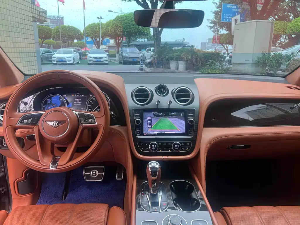 Bentley Bentayga 2018 — фото 12