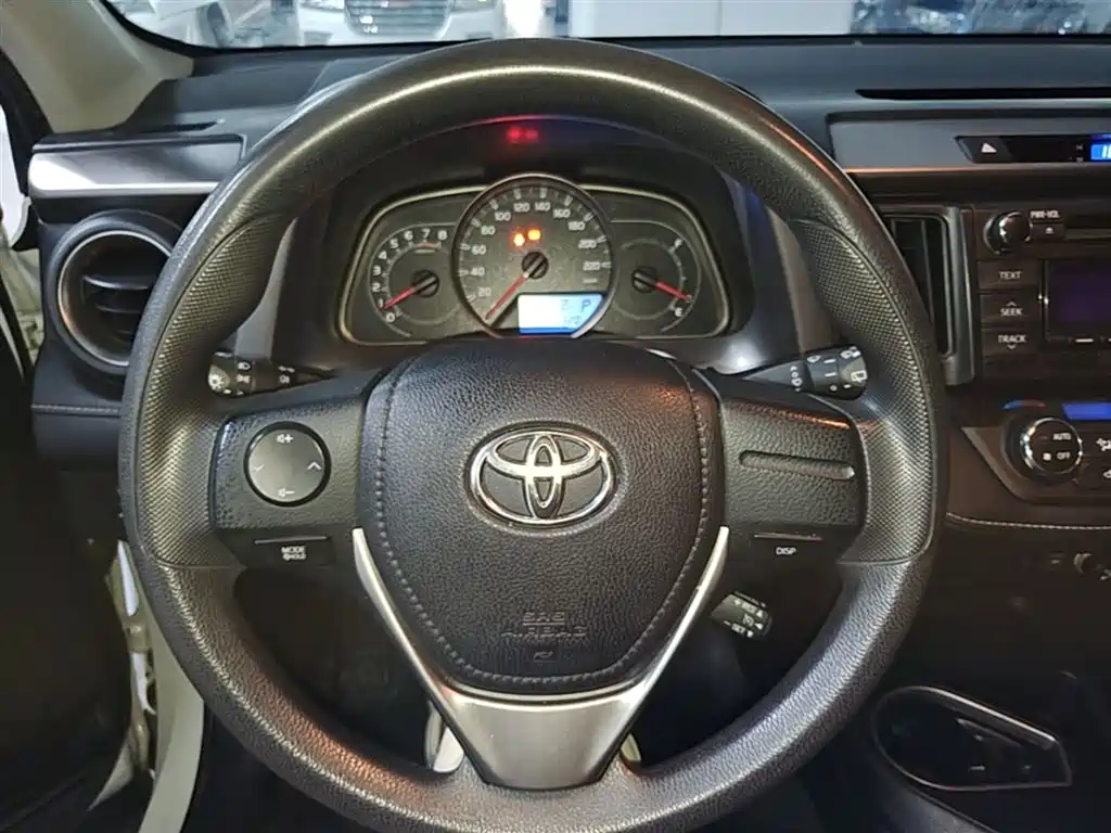 Toyota RAV4 2019 — фото 11