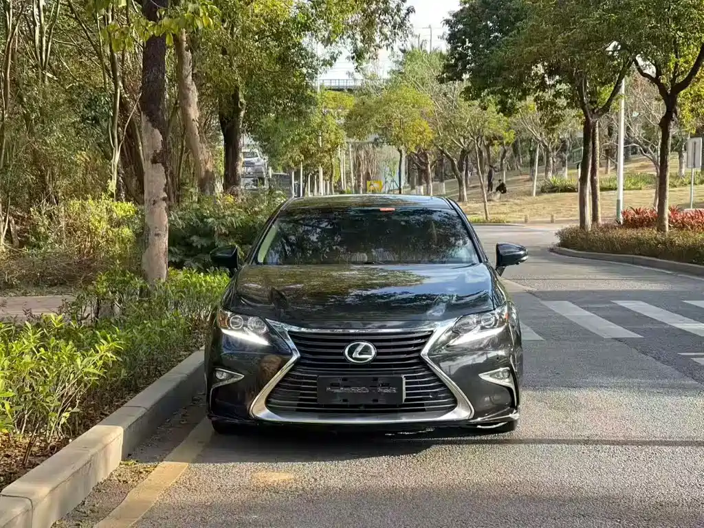 Lexus ES 2016 — фото 2