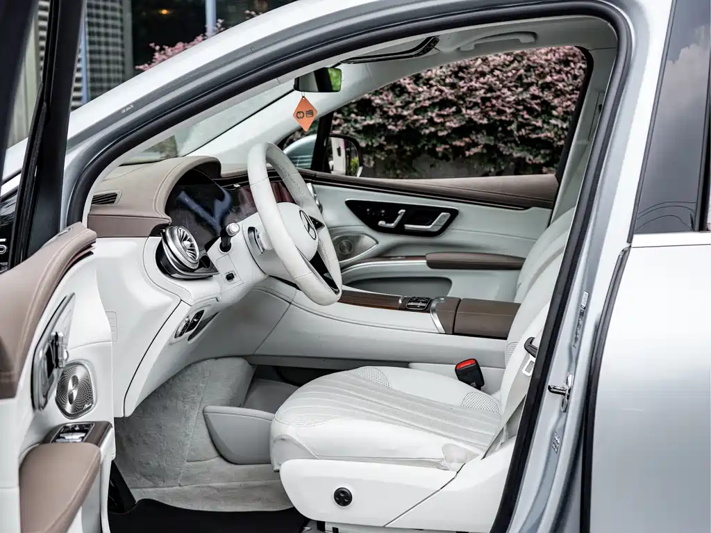 Mercedes-Benz EQS SUV 2023 — фото 11