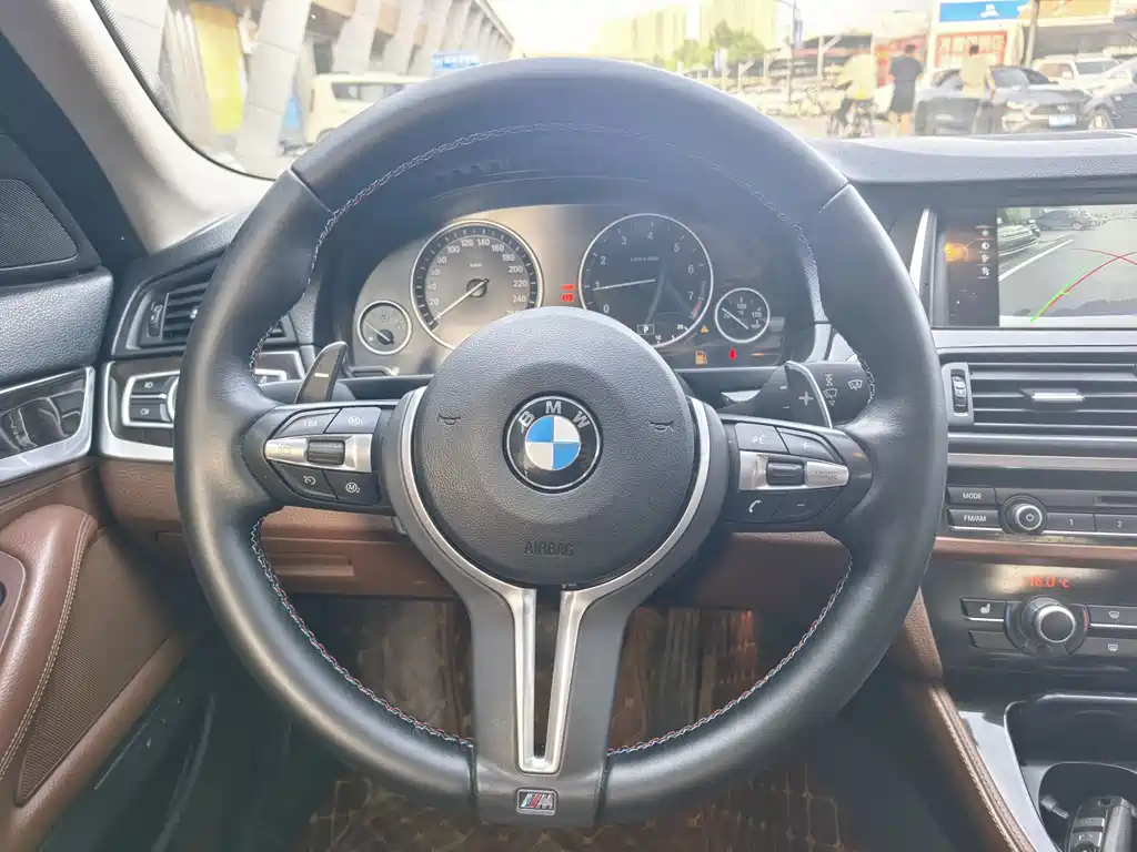 BMW 5 Series 2015 — фото 7