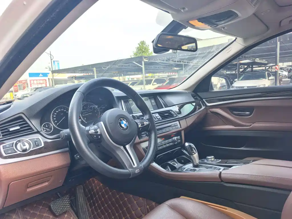 BMW 5 Series 2015 — фото 10