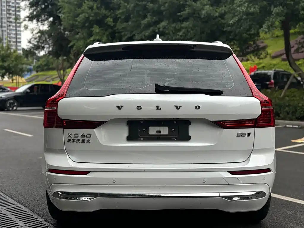 Volvo XC60 2022 — фото 9
