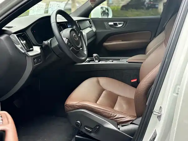 Volvo XC60 2022