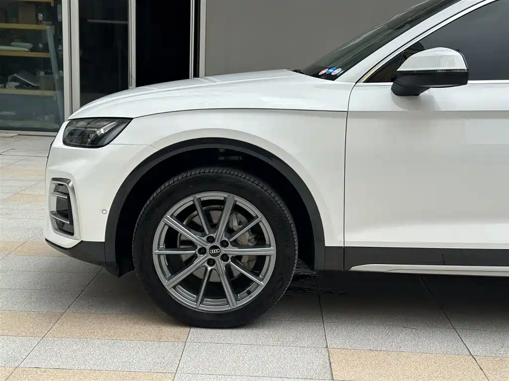 Audi Q5L 2023 — фото 19