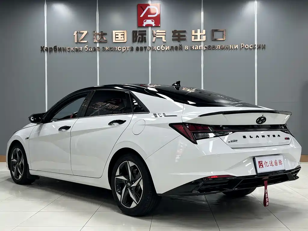 Hyundai Elantra 2023 — фото 4