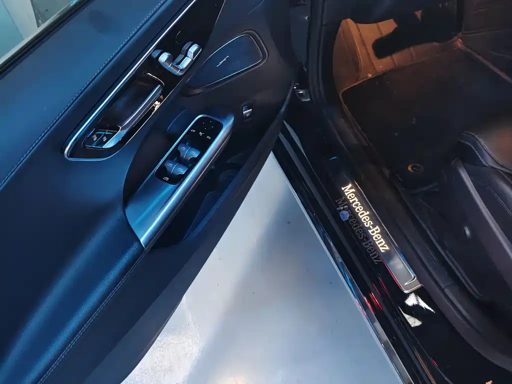 Mercedes-Benz C-Class 2023 — фото 4