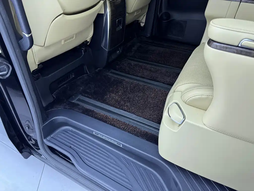 Toyota Alphard 2020 — фото 8