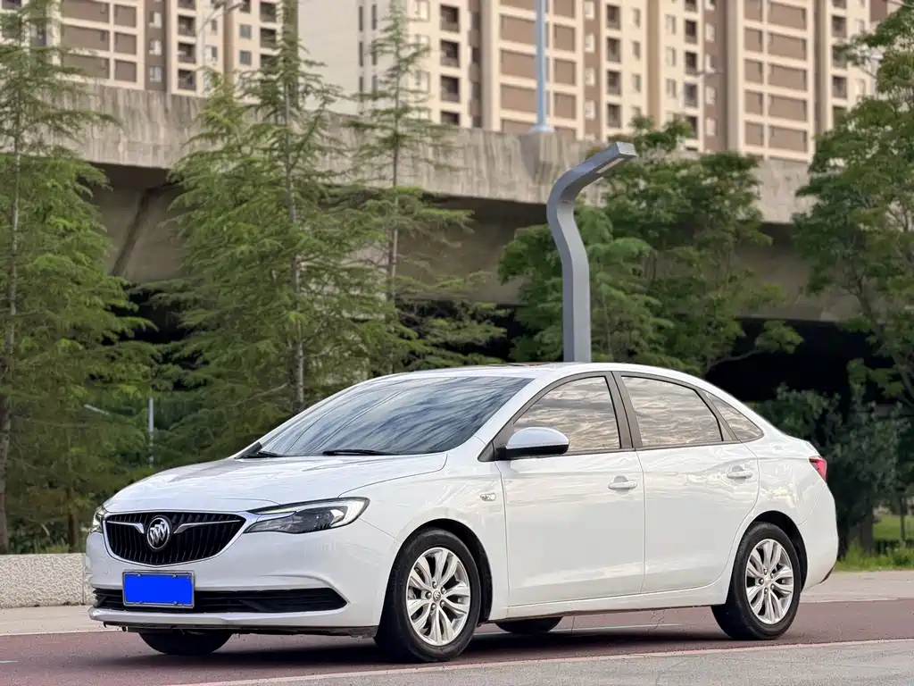 Buick Excelle 2021 — фото 1
