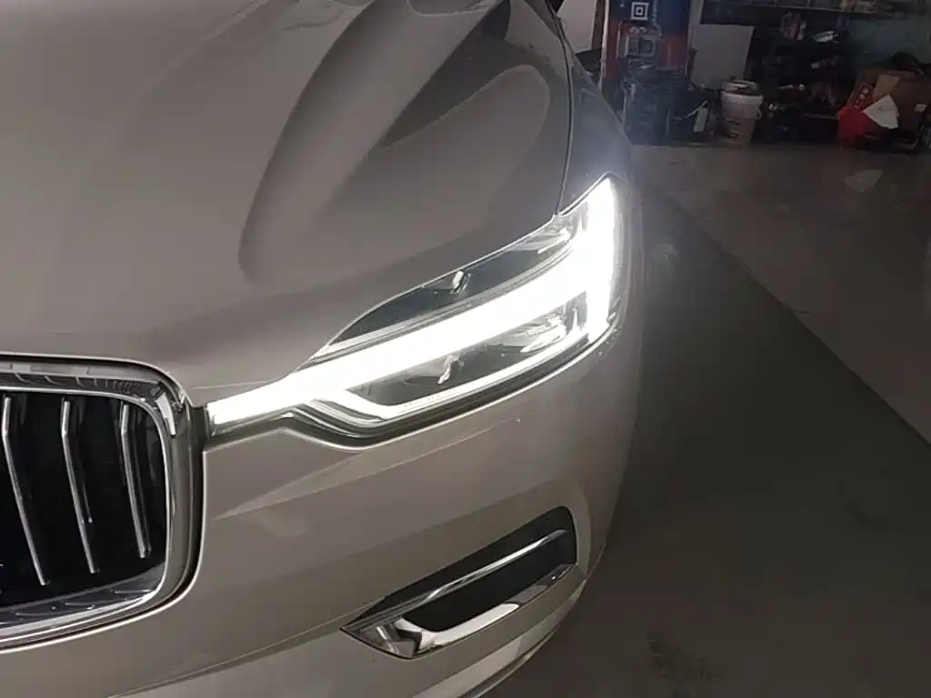 Volvo XC60 2021 — фото 24