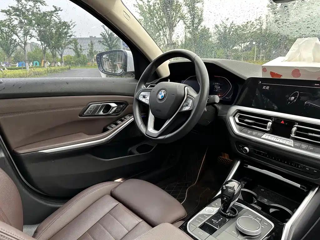 BMW 3 Series 2019 — фото 13