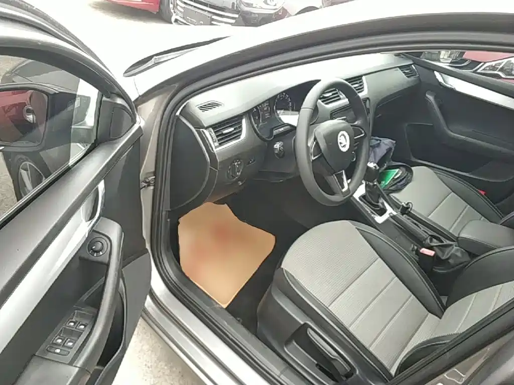 Skoda Octavia 2017 — фото 16