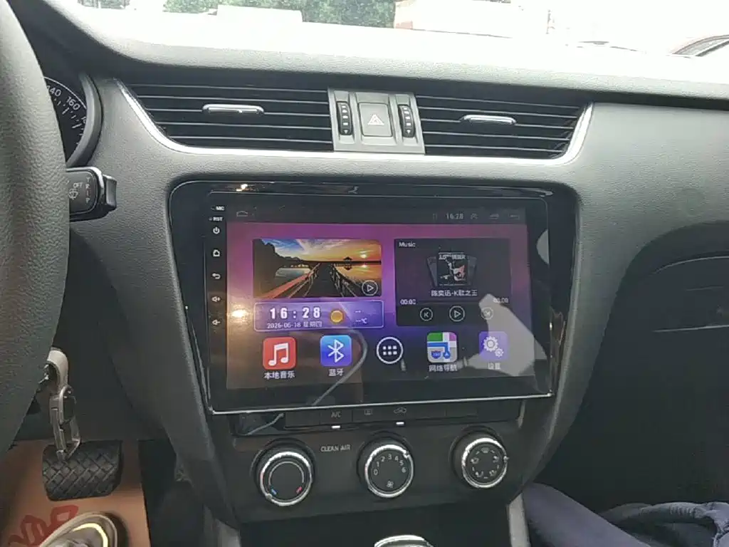 Skoda Octavia 2017 — фото 13