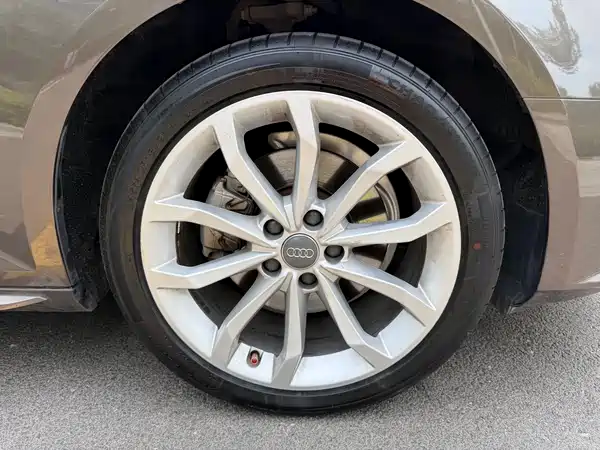 Audi A4L 2017