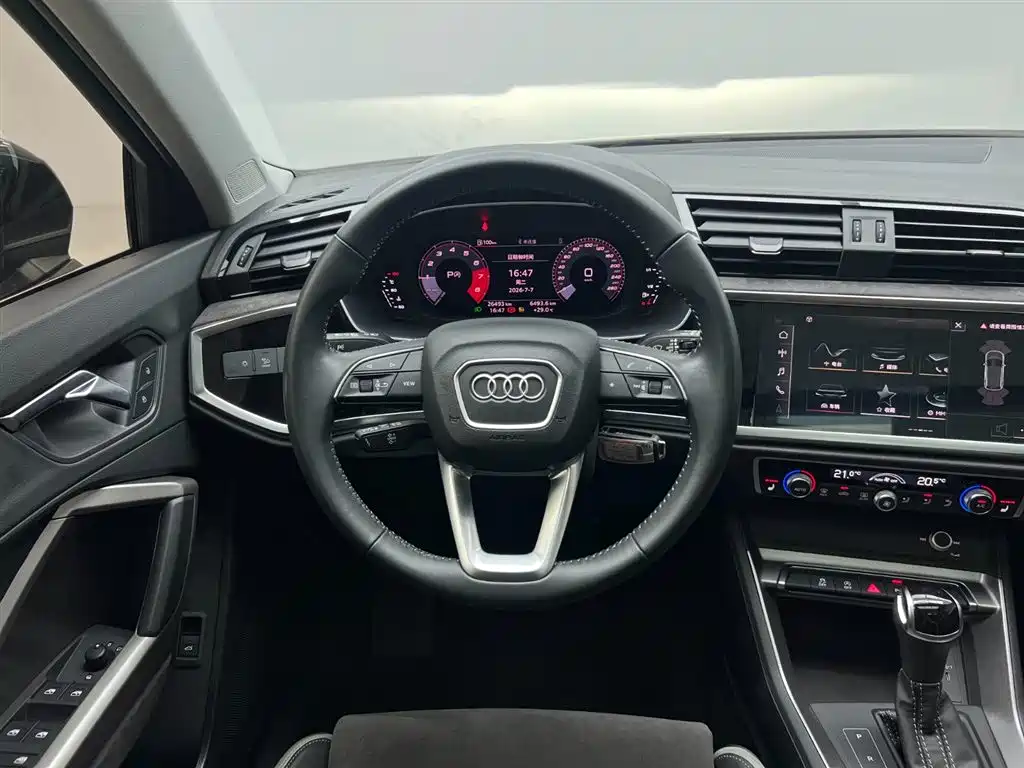 Audi Q3 2021 — фото 14