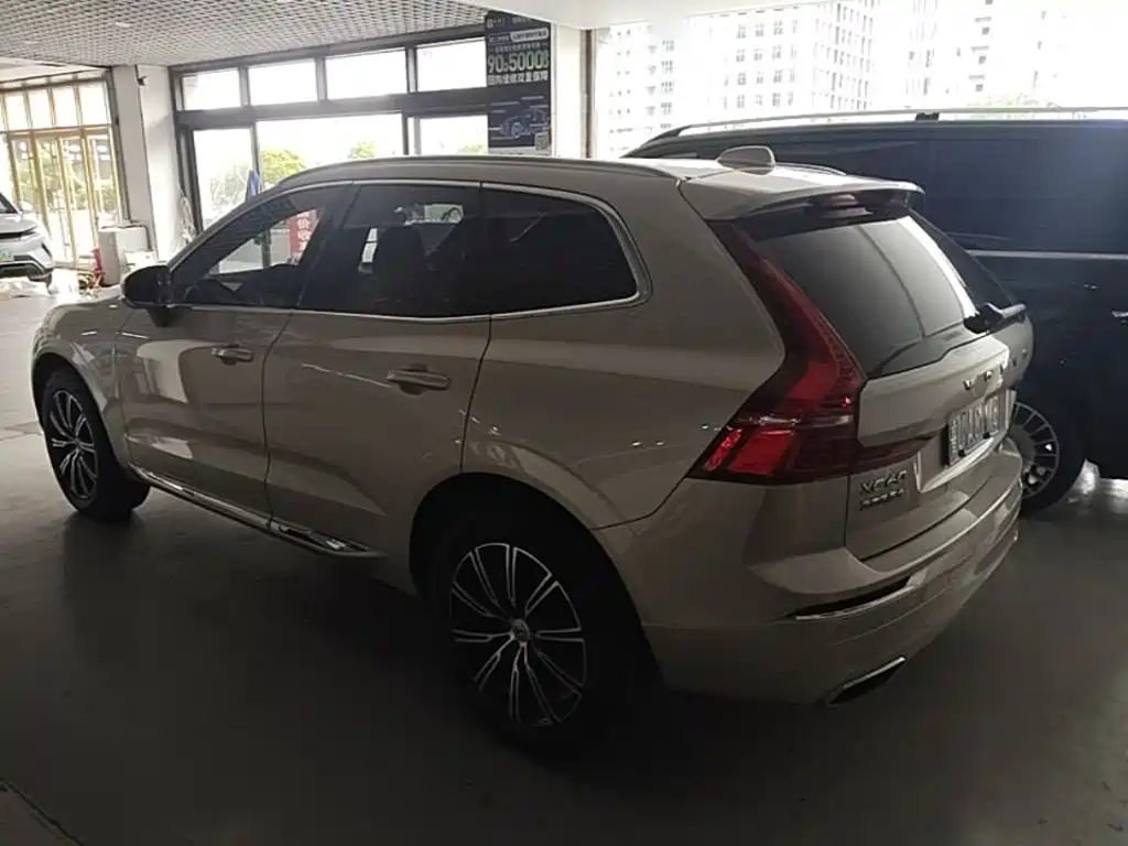 Volvo XC60 2021 — фото 5