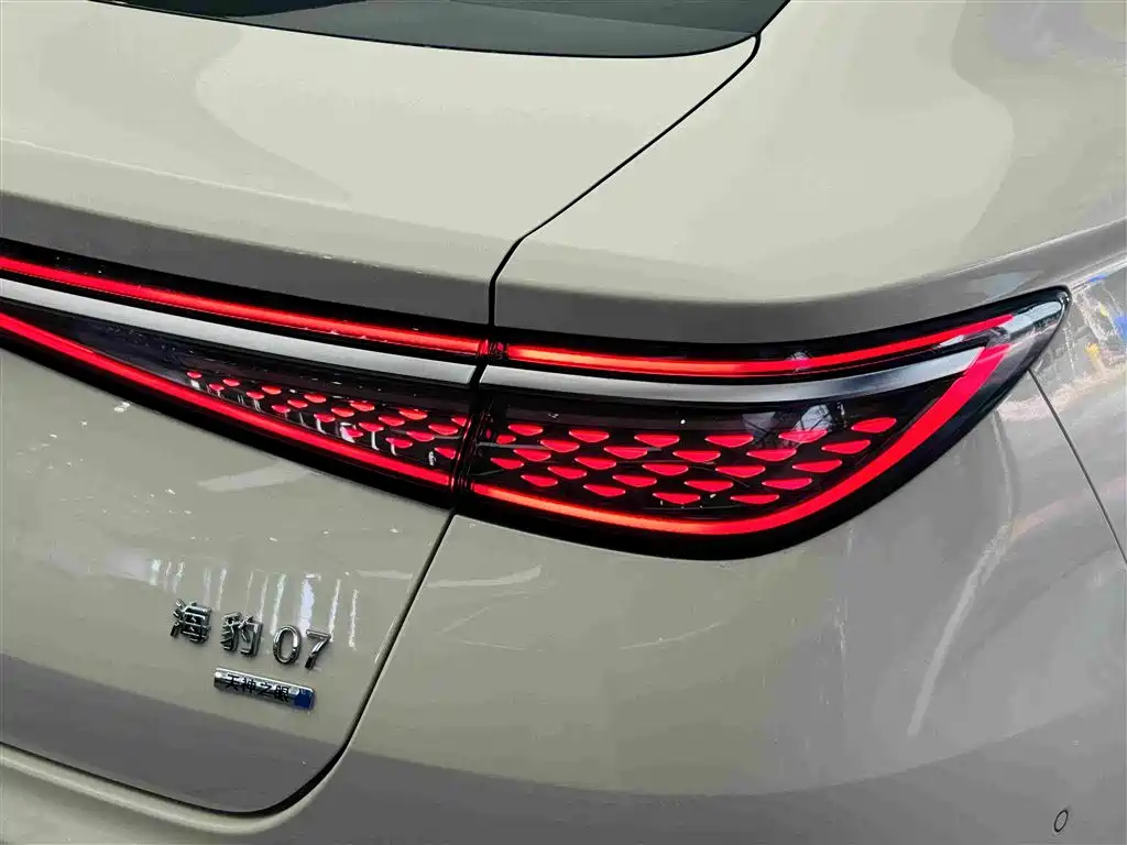 BYD Seal 07 DM-i 2025 — фото 12