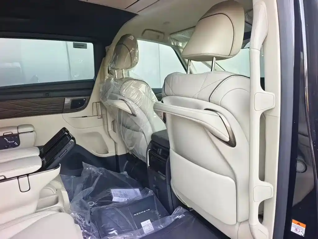 Toyota Alphard — фото 9