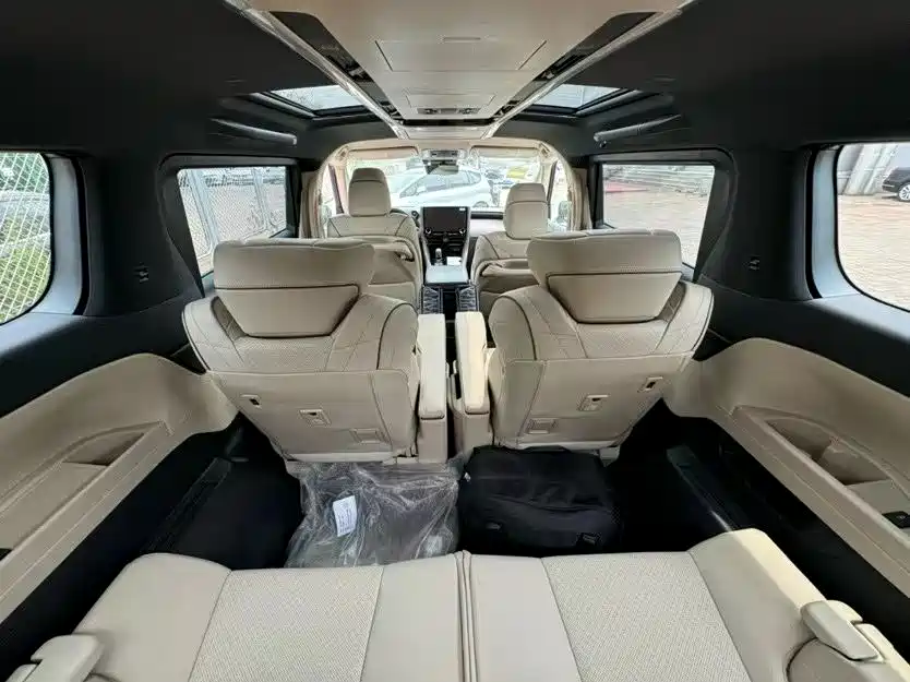 Toyota Alphard — фото 10