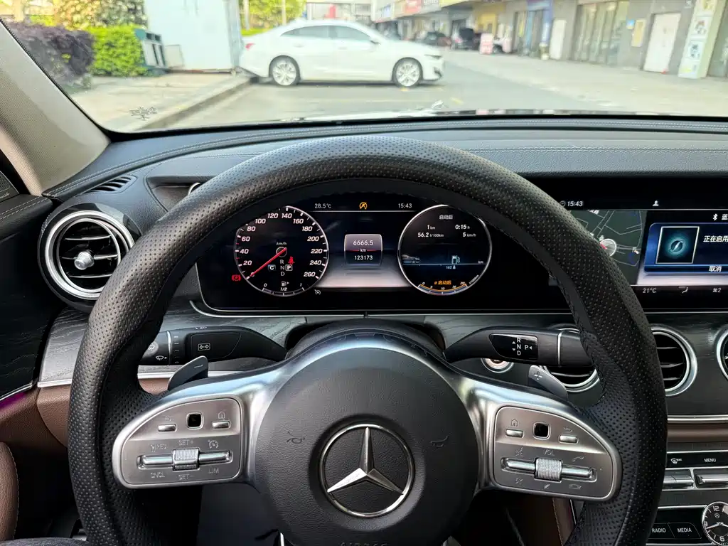 Mercedes-Benz E-Class 2018 — фото 13