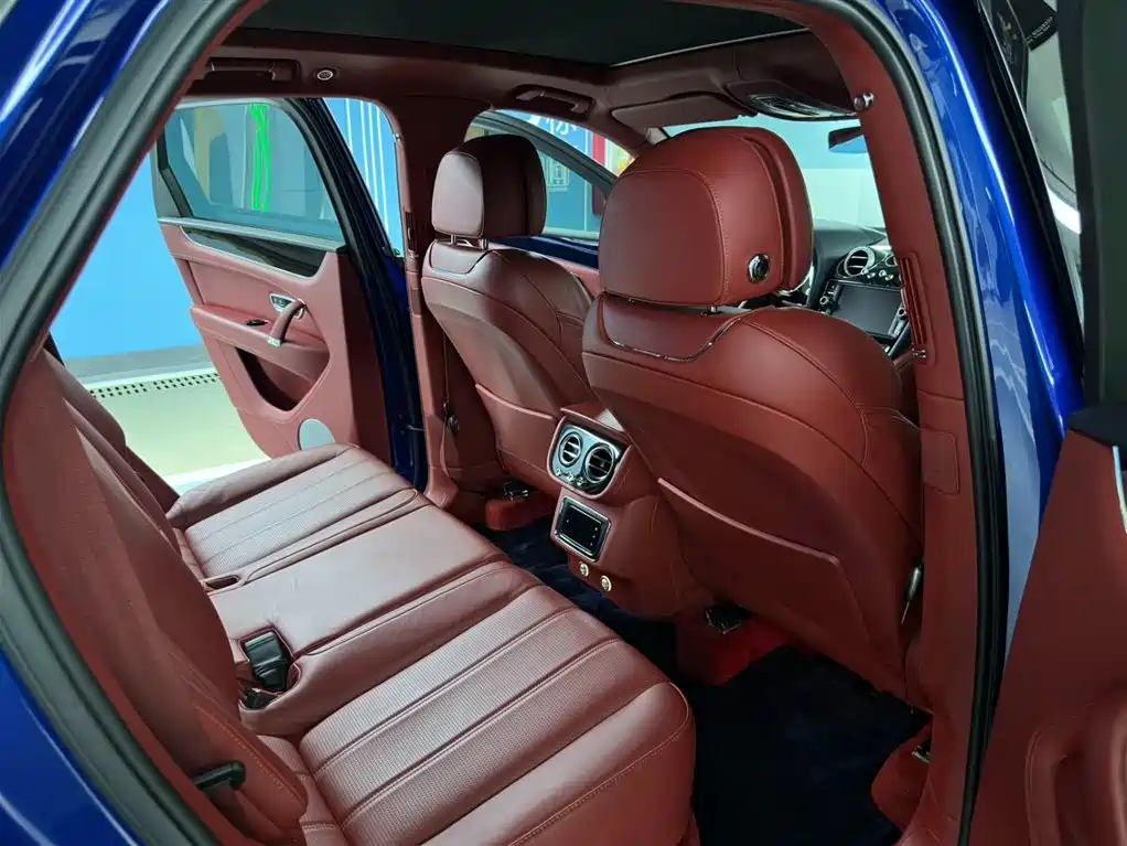 Bentley Bentayga 2019 — фото 14