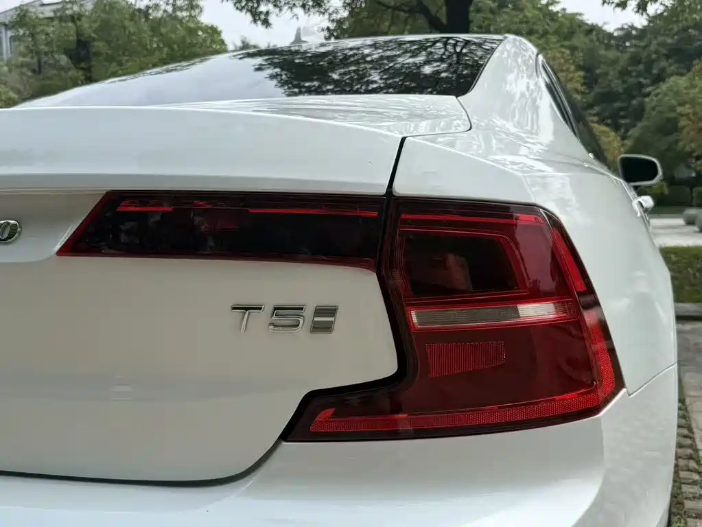 Volvo S90 2018 — фото 15