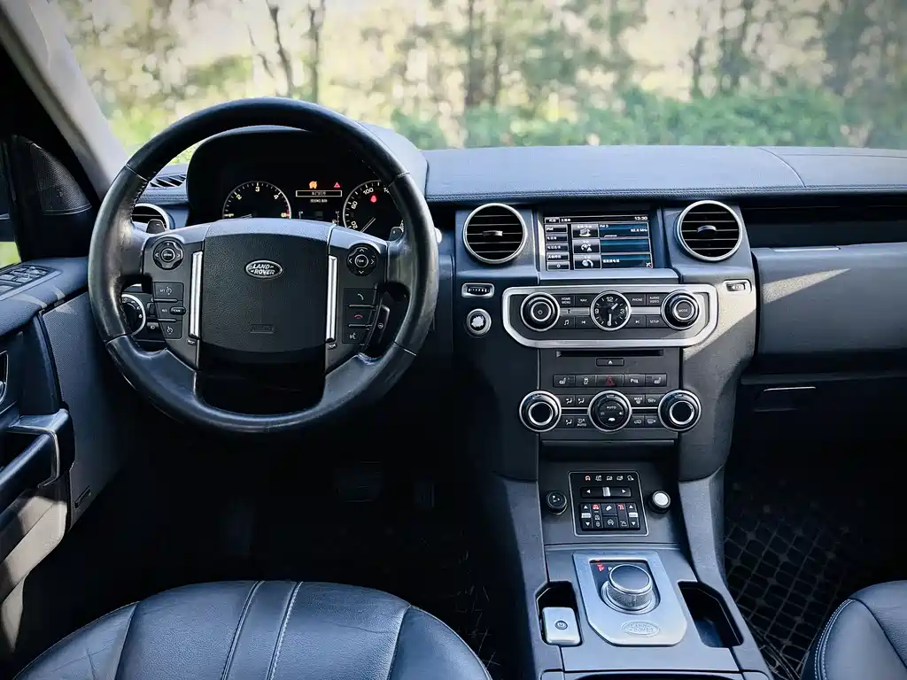 Land Rover Discovery 2015 — фото 9