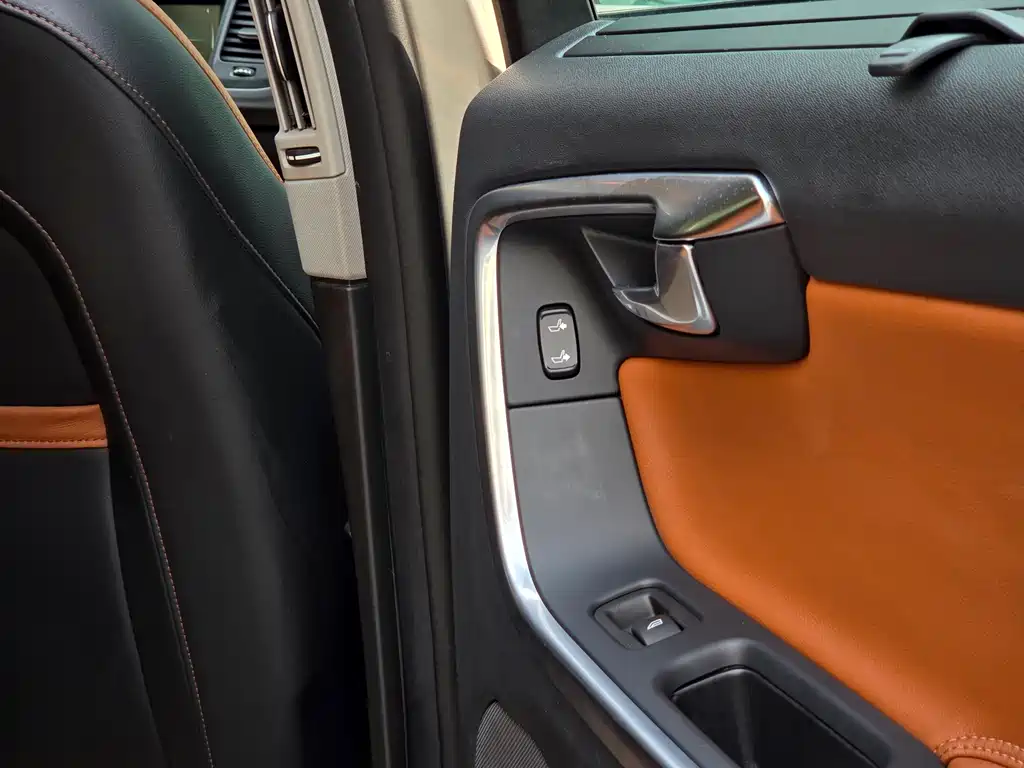 Volvo S60 2015 — фото 27