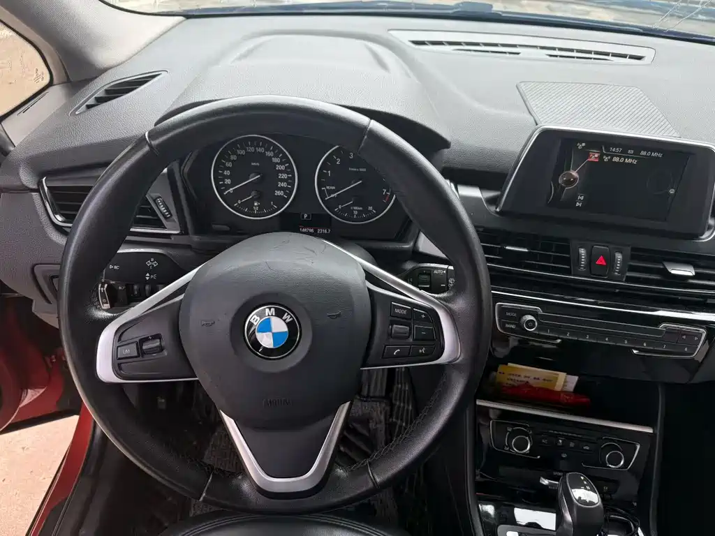 BMW 2 Series Active Tourer 2017 — фото 8