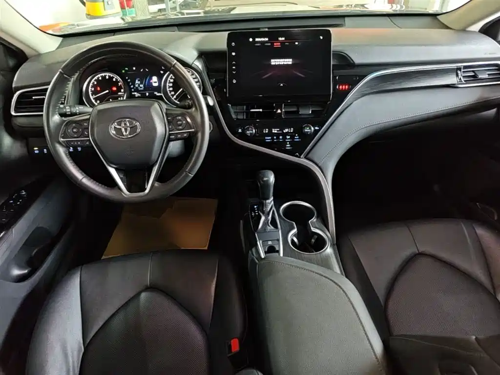 Toyota Camry 2021 — фото 10