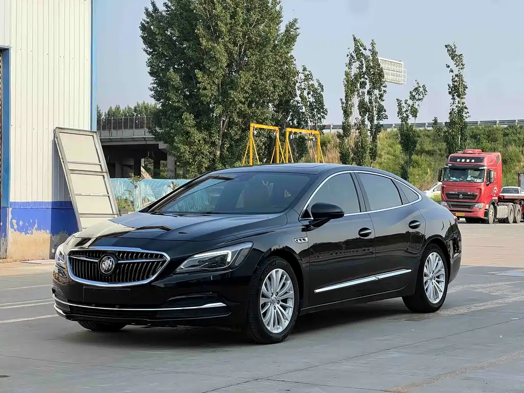 Buick LaCrosse 2017 — фото 1