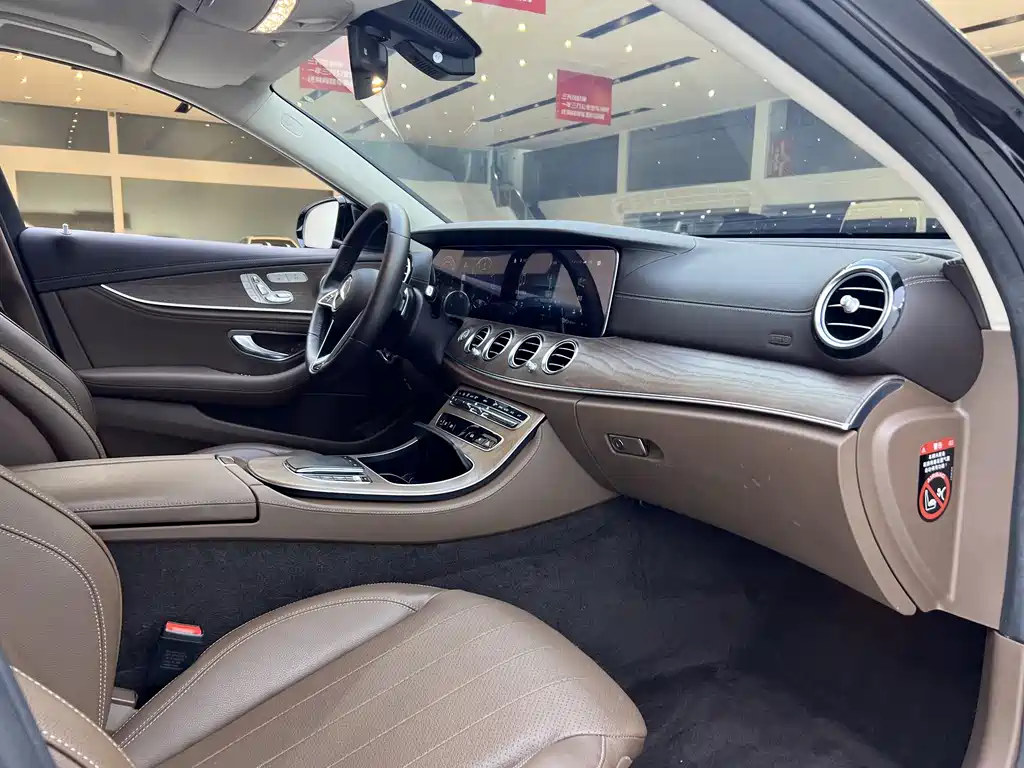 Mercedes-Benz E-Class 2022 — фото 24