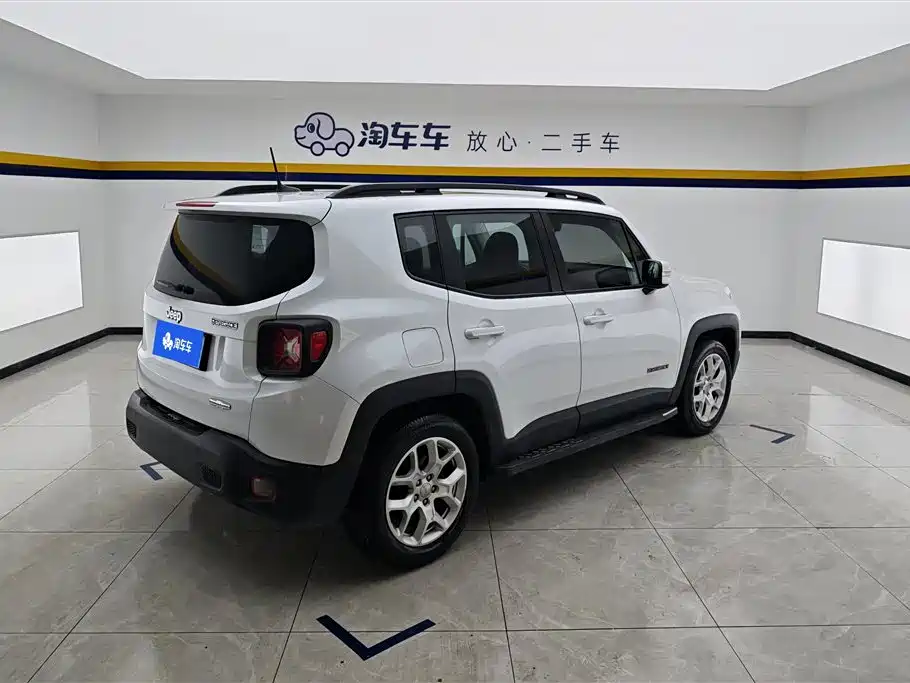 Jeep Renegade 2018 — фото 3