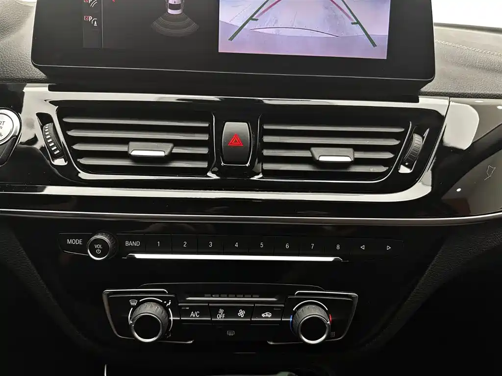 BMW 1 Series 2022 — фото 15
