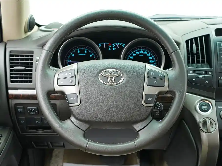Toyota Land Cruiser 2010 — фото 16