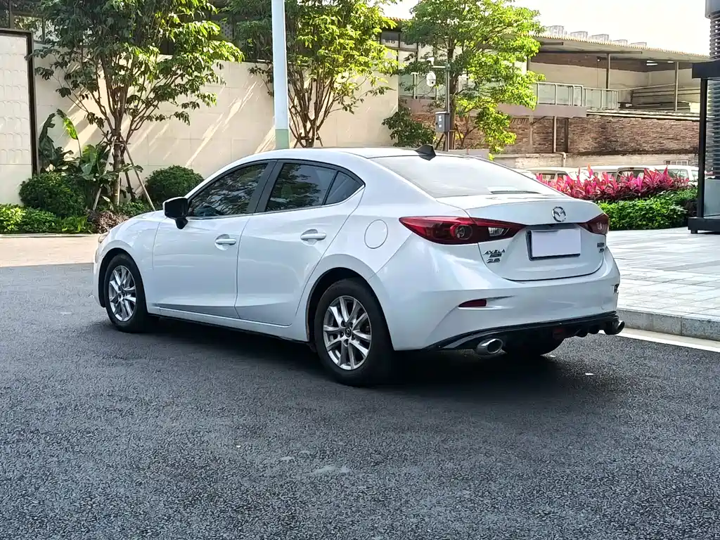 Mazda 3 Axela 2018 — фото 6