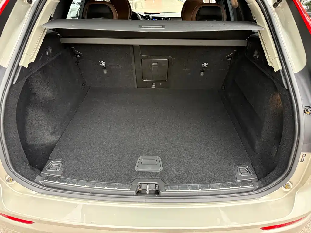 Volvo XC60 2018 — фото 14